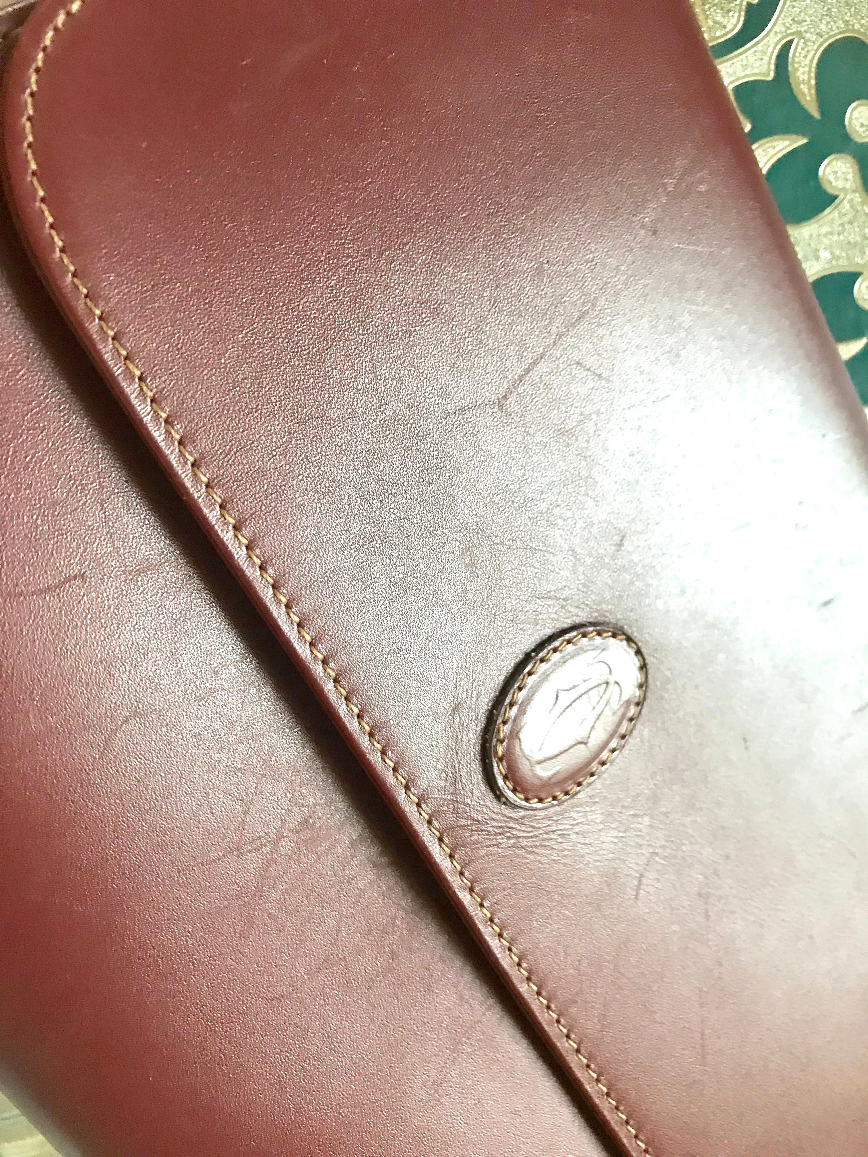 Vintage Cartier wine leather clutch bag, mini document purse with logo motif. Unisex bag from must de Cartier Collection. 060531r8