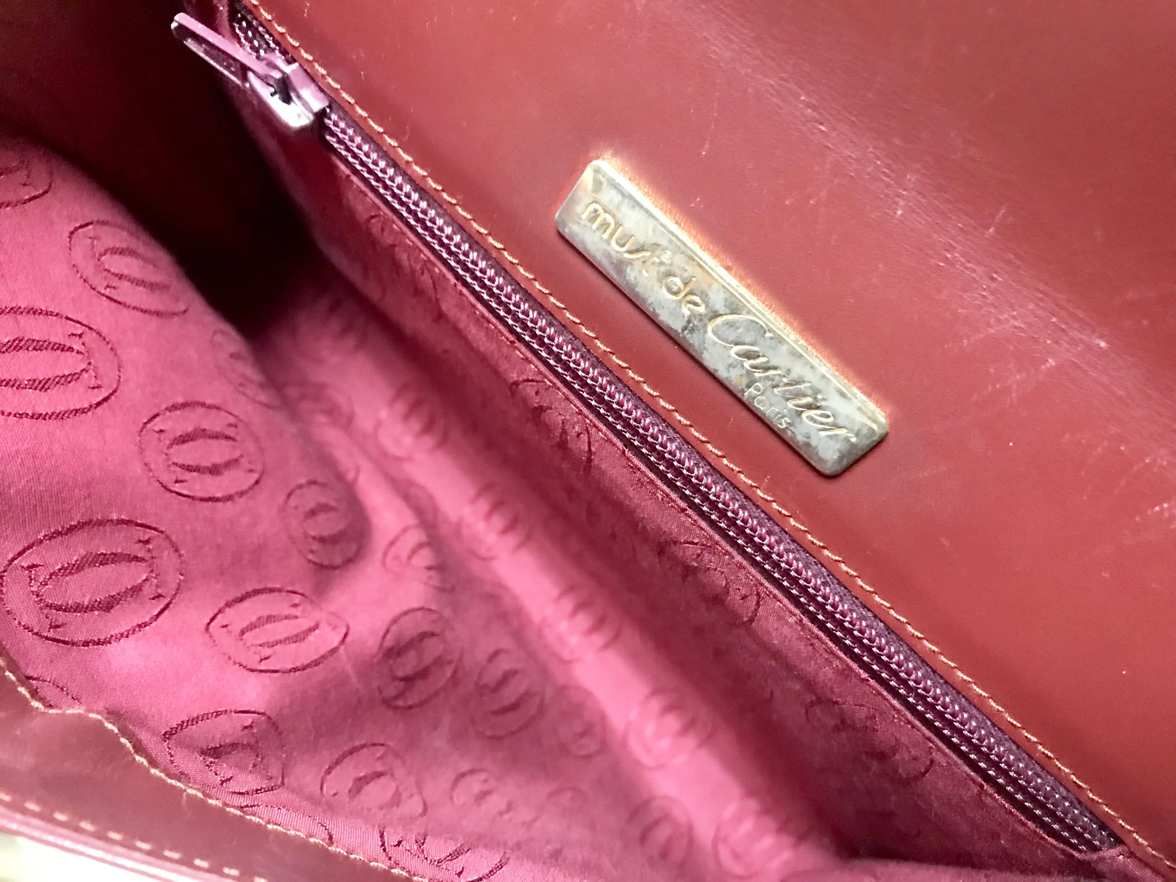 Vintage Cartier wine leather clutch bag, mini document purse with logo motif. Unisex bag from must de Cartier Collection. 060531r8