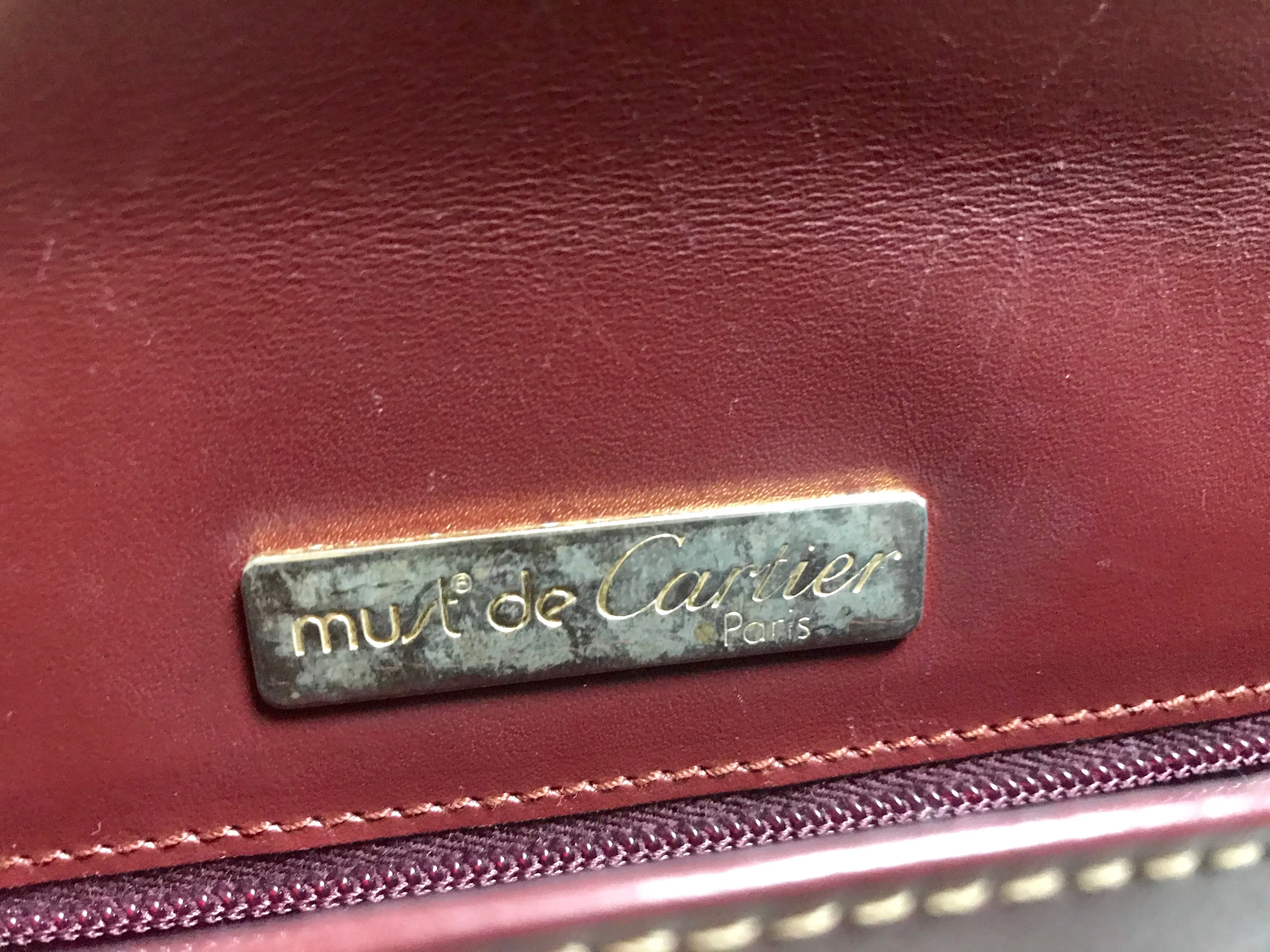 Vintage Cartier wine leather clutch bag, mini document purse with logo motif. Unisex bag from must de Cartier Collection. 060531r8
